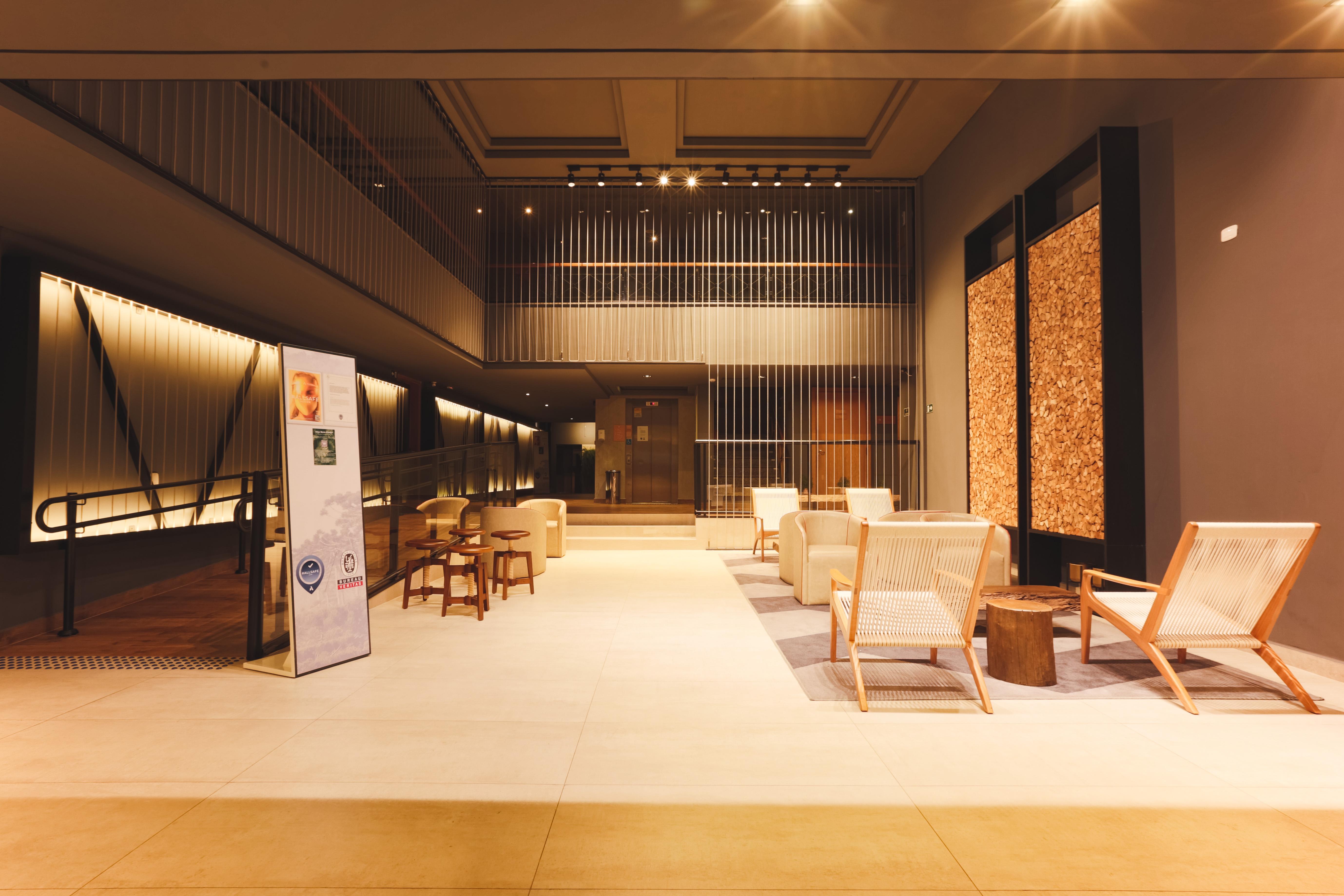 São José dos Pinhais Hotel Cassino Tower Curitiba Aeroporto By Nacional Inn מראה חיצוני תמונה