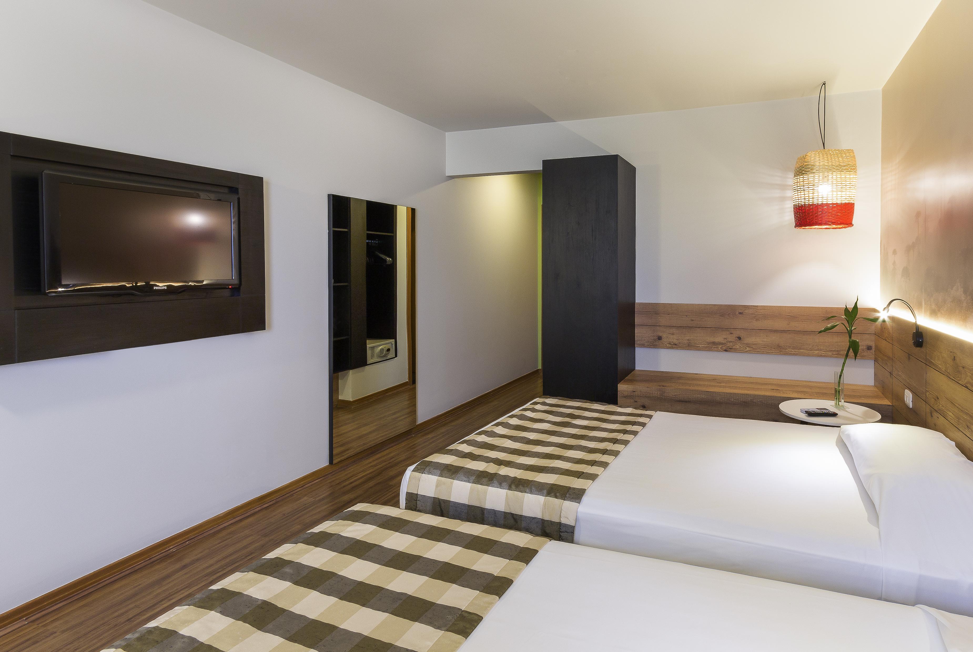 São José dos Pinhais Hotel Cassino Tower Curitiba Aeroporto By Nacional Inn מראה חיצוני תמונה