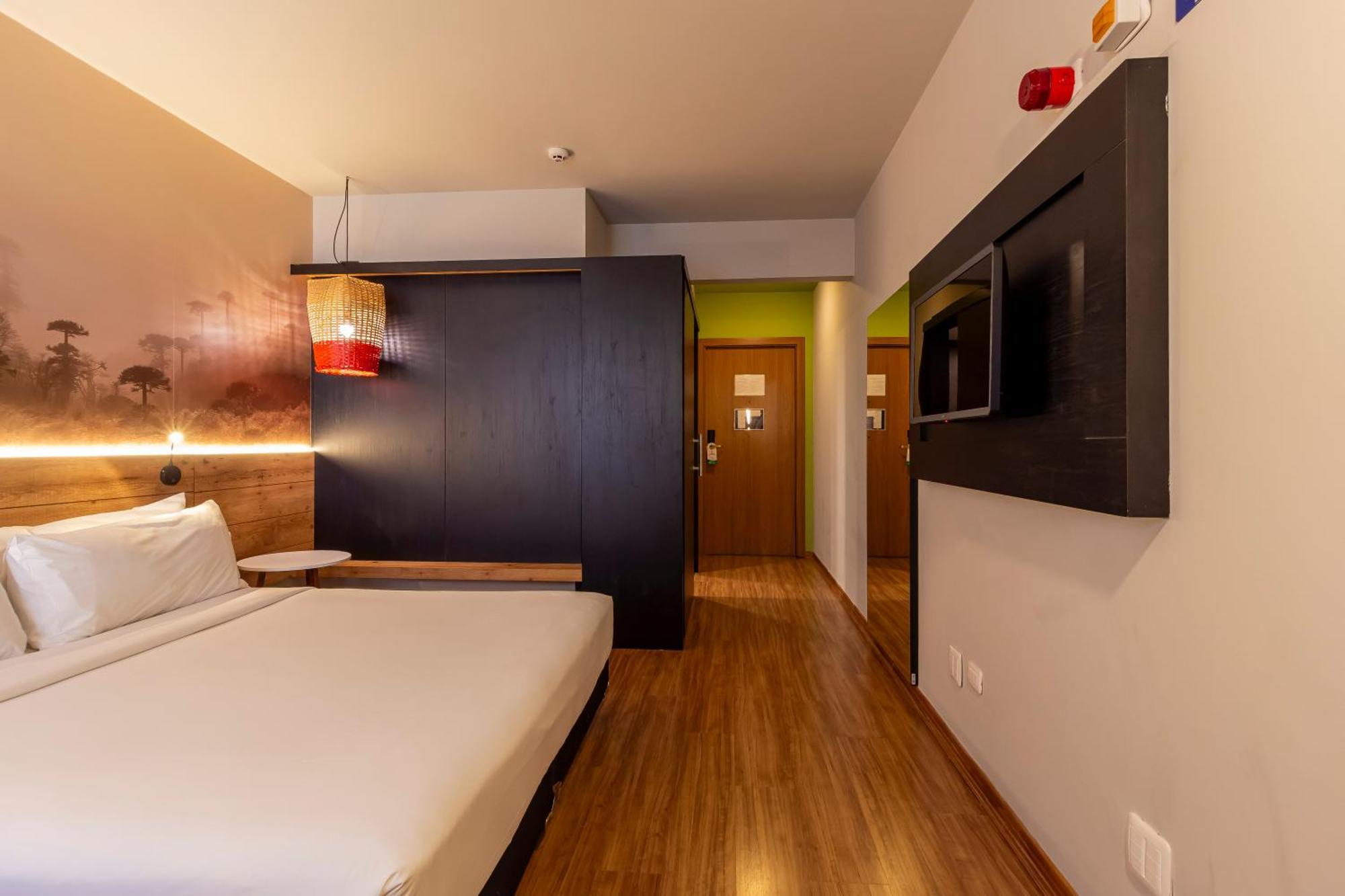 São José dos Pinhais Hotel Cassino Tower Curitiba Aeroporto By Nacional Inn מראה חיצוני תמונה