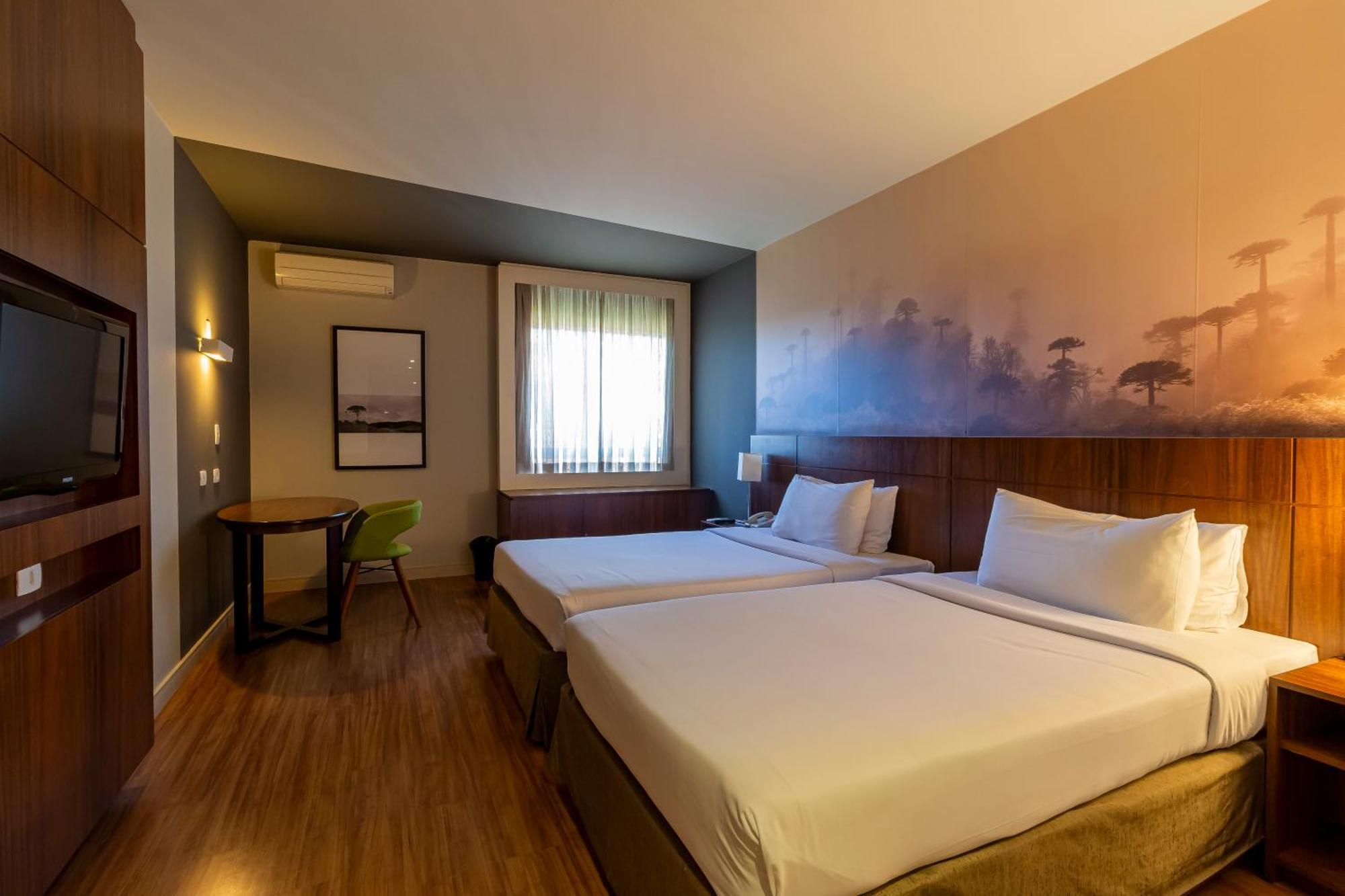 São José dos Pinhais Hotel Cassino Tower Curitiba Aeroporto By Nacional Inn מראה חיצוני תמונה