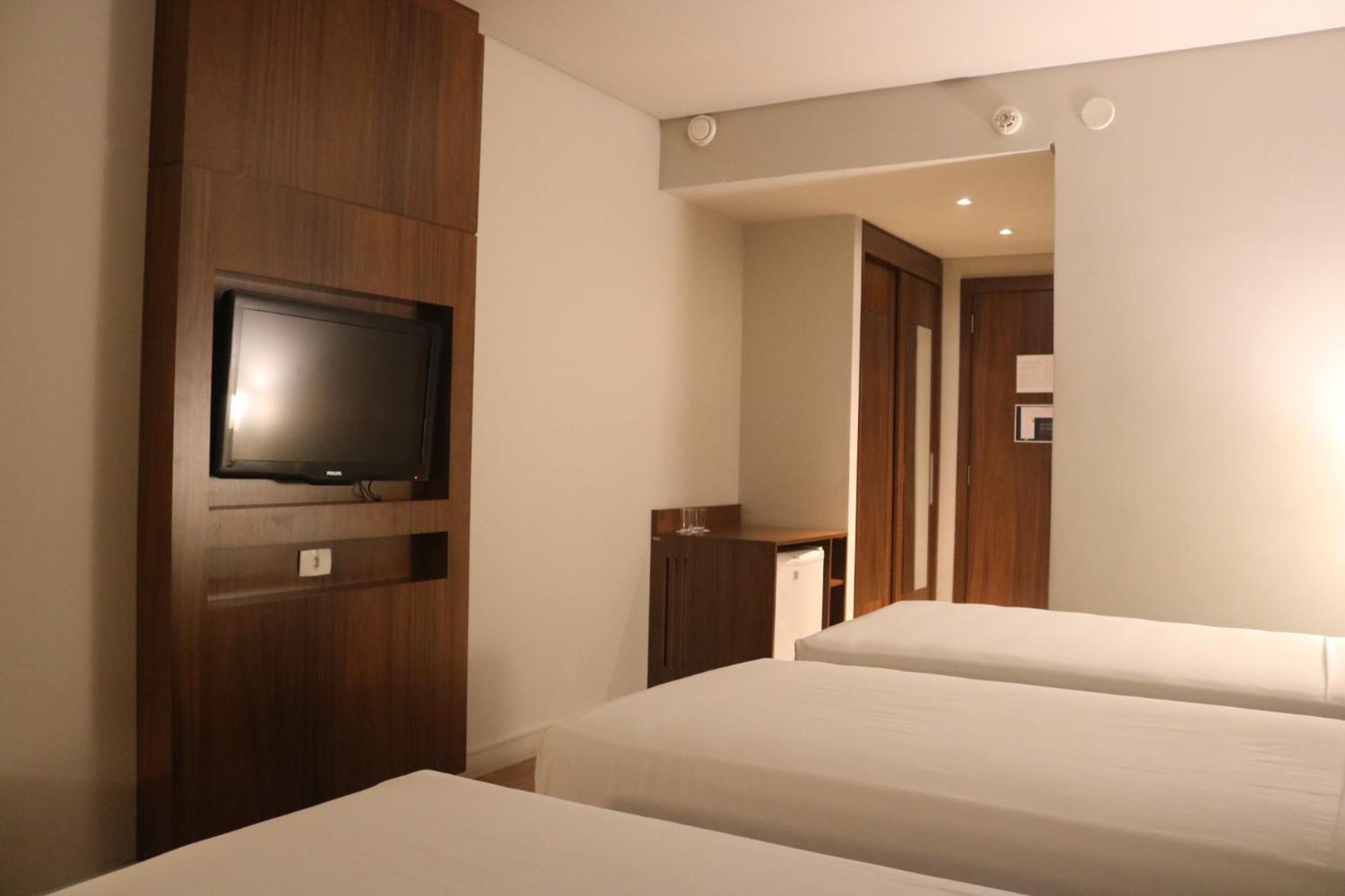 São José dos Pinhais Hotel Cassino Tower Curitiba Aeroporto By Nacional Inn מראה חיצוני תמונה