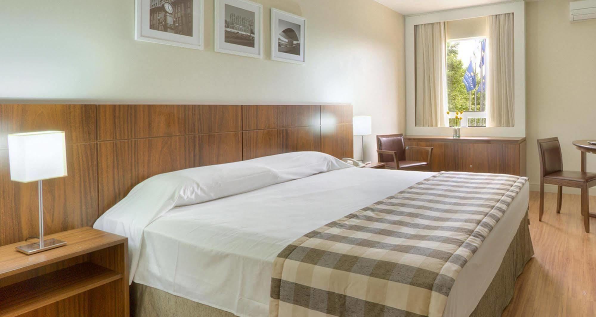 São José dos Pinhais Hotel Cassino Tower Curitiba Aeroporto By Nacional Inn מראה חיצוני תמונה