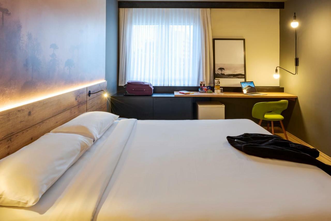 São José dos Pinhais Hotel Cassino Tower Curitiba Aeroporto By Nacional Inn מראה חיצוני תמונה